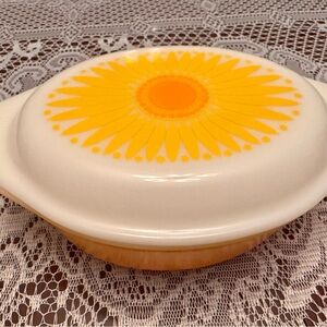 Vintage Pyrex Daisy Casserole Dish